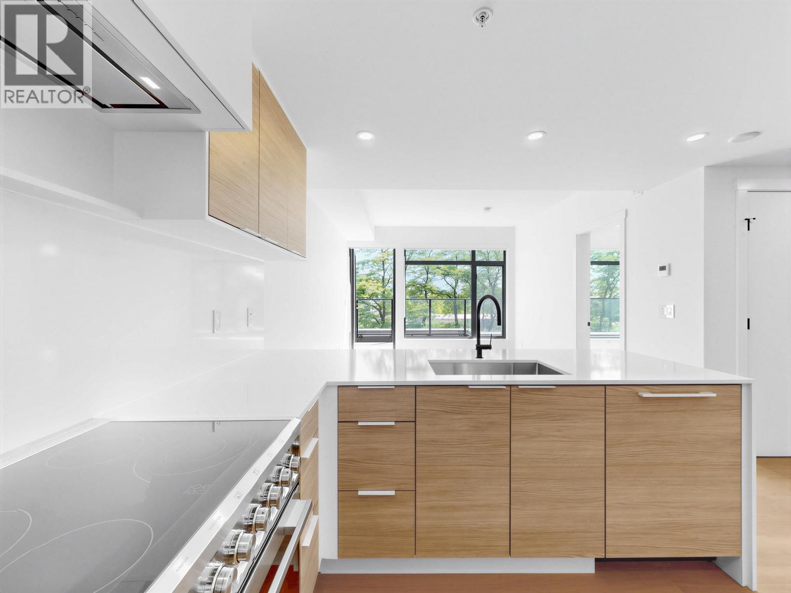 504 6485 Manitoba Street, Vancouver, British Columbia  V5Y 0P7 - Photo 4 - R3139487