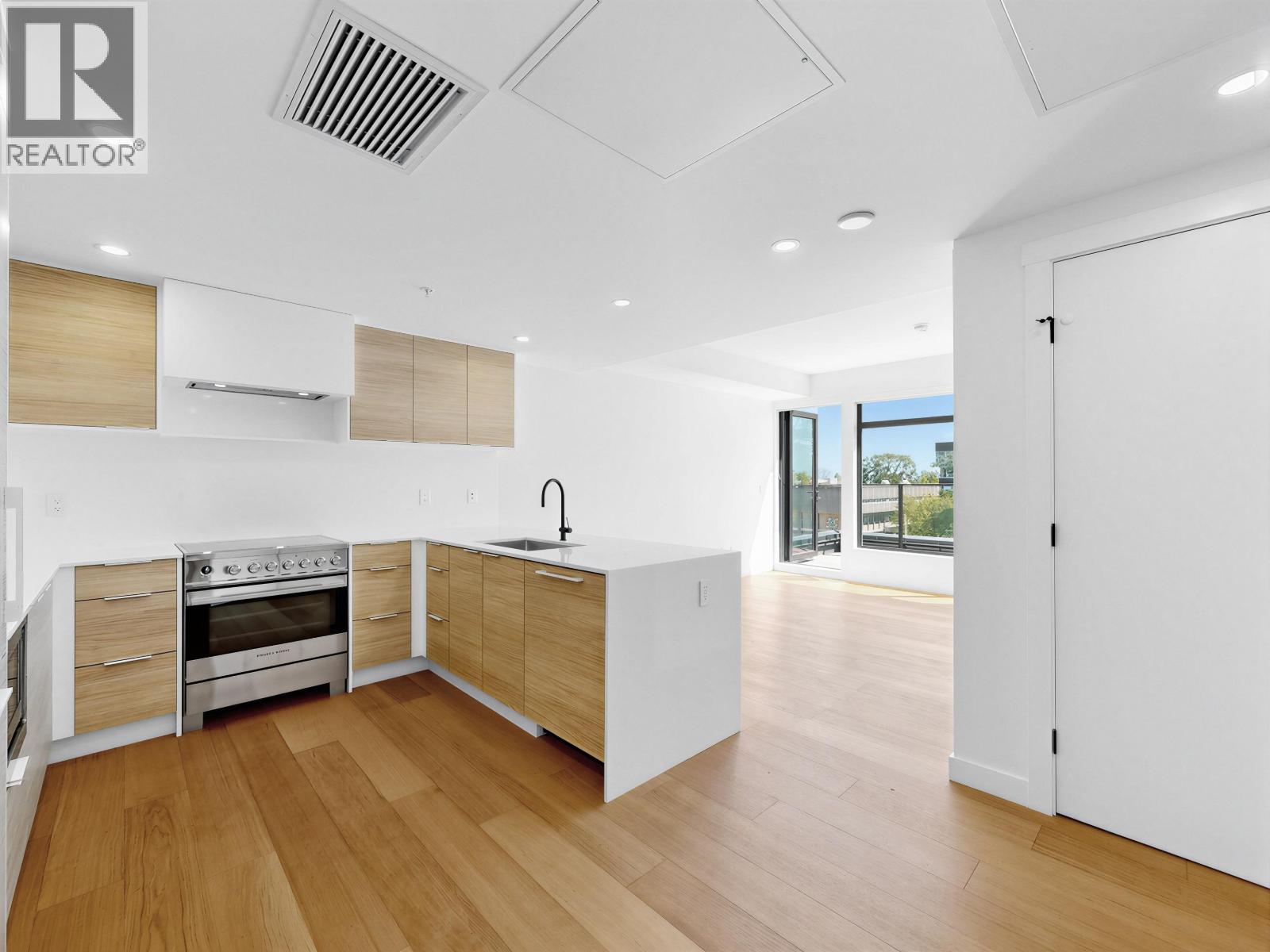 504 6485 MANITOBA STREET, vancouver, British Columbia