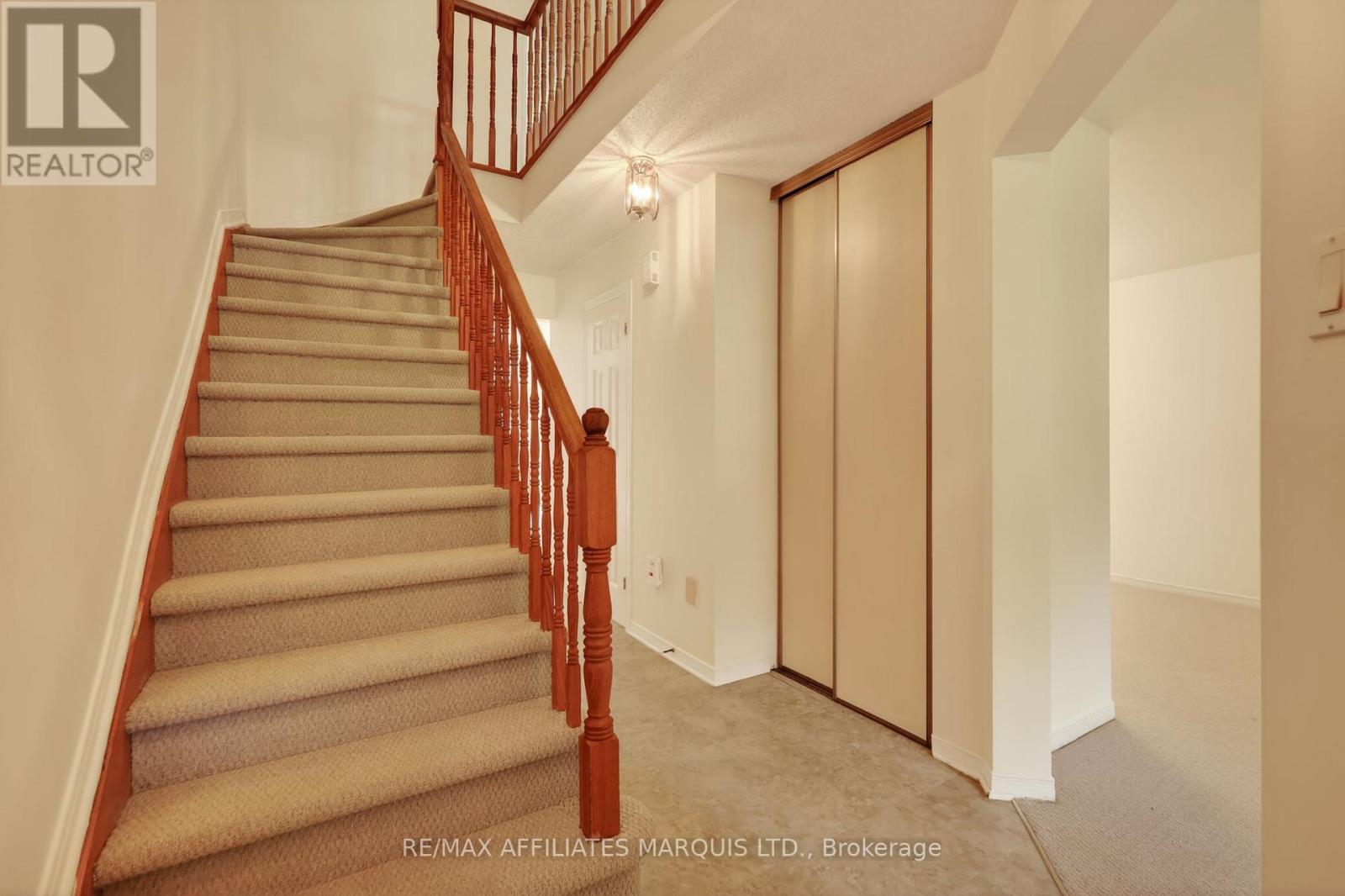 58 Robarts Crescent, Ottawa, Ontario K2L 4A5 - Photo 4 - X13485076
