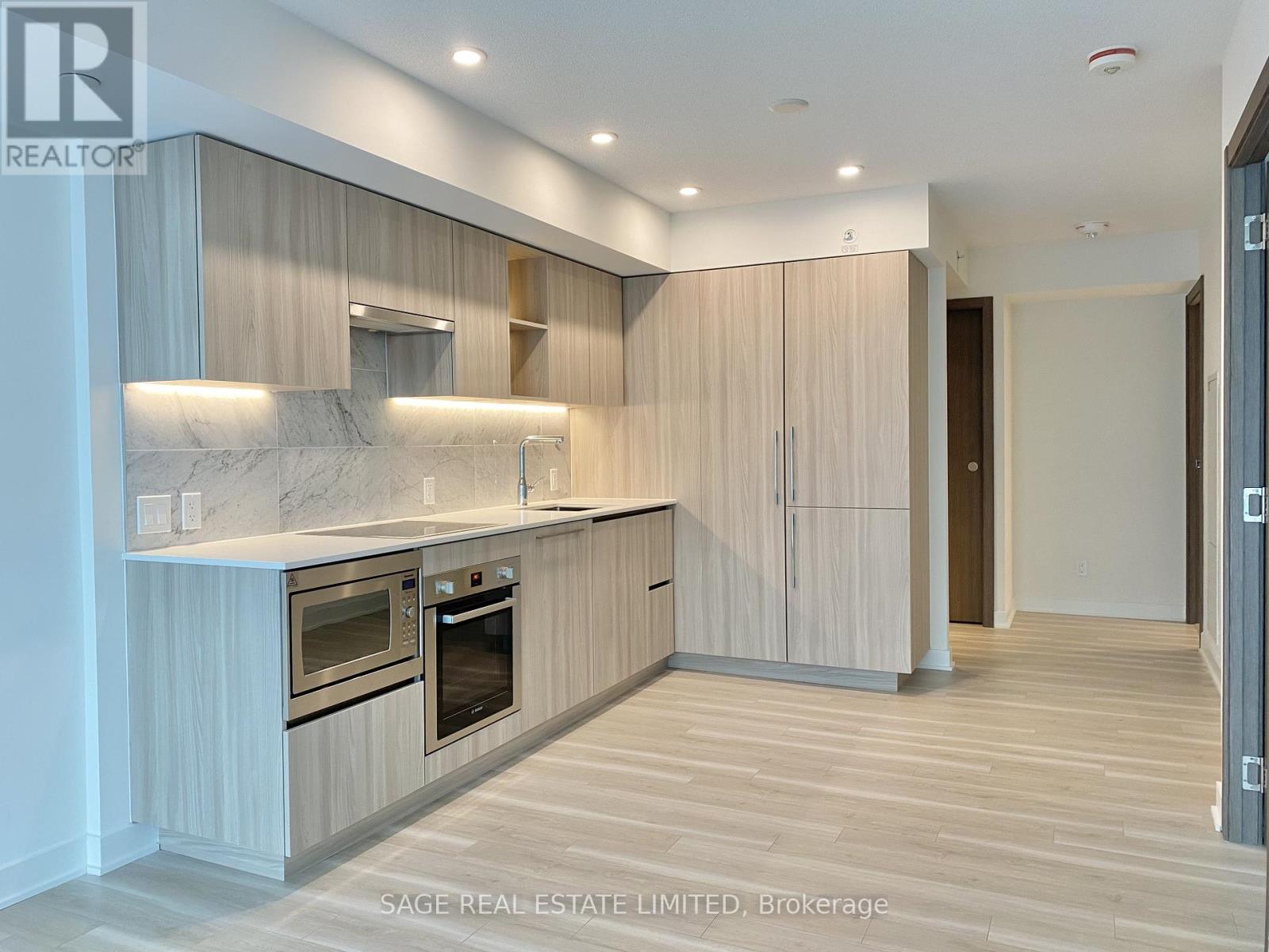 801 - 17 BATHURST STREET, Toronto, Ontario