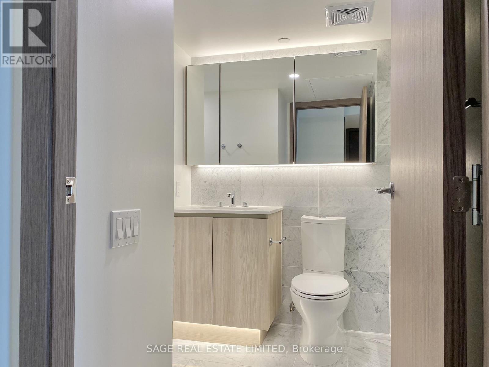 801 - 17 Bathurst Street, Toronto, Ontario  M5V 0N1 - Photo 2 - C13485278