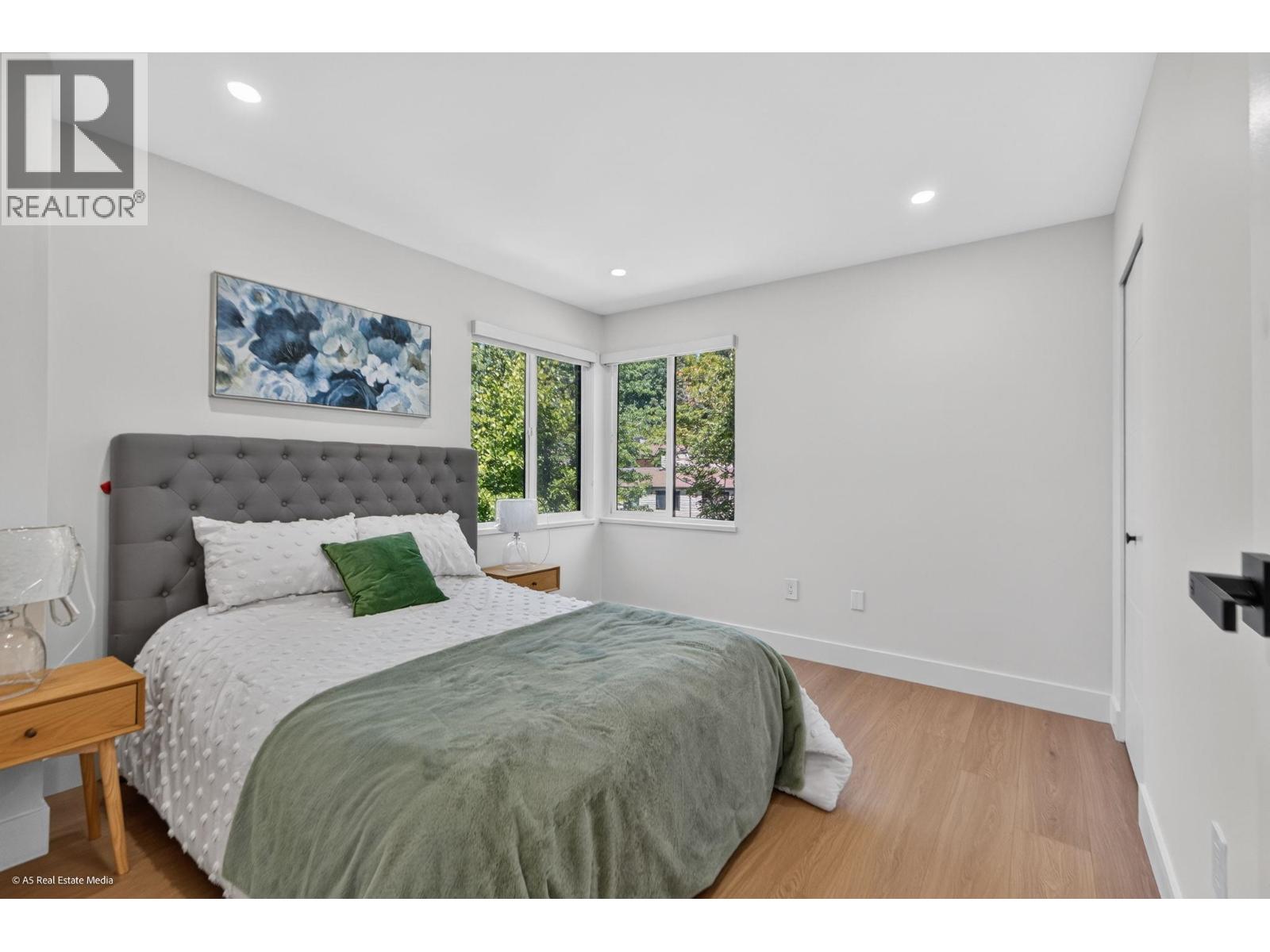 8557 Woodridge Place, Burnaby, British Columbia  V5A 4B3 - Photo 19 - R3139054