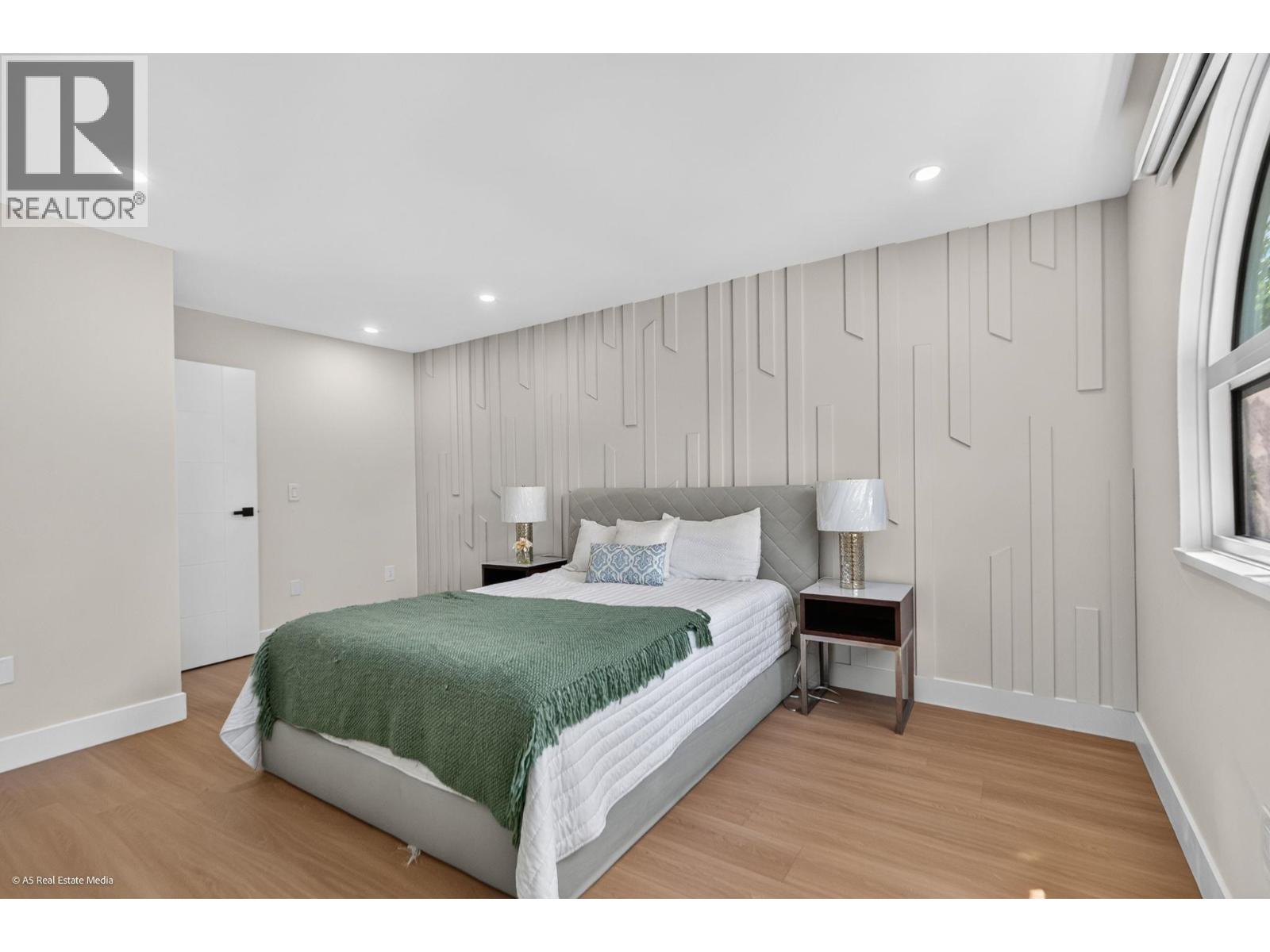 8557 Woodridge Place, Burnaby, British Columbia  V5A 4B3 - Photo 14 - R3139054