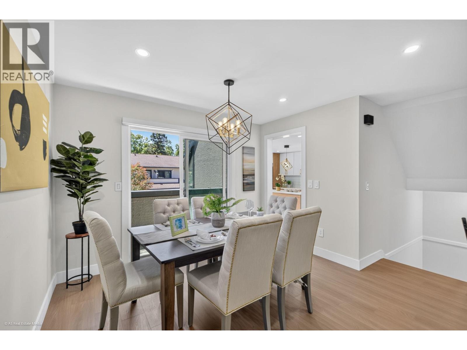 8557 Woodridge Place, Burnaby, British Columbia  V5A 4B3 - Photo 8 - R3139054