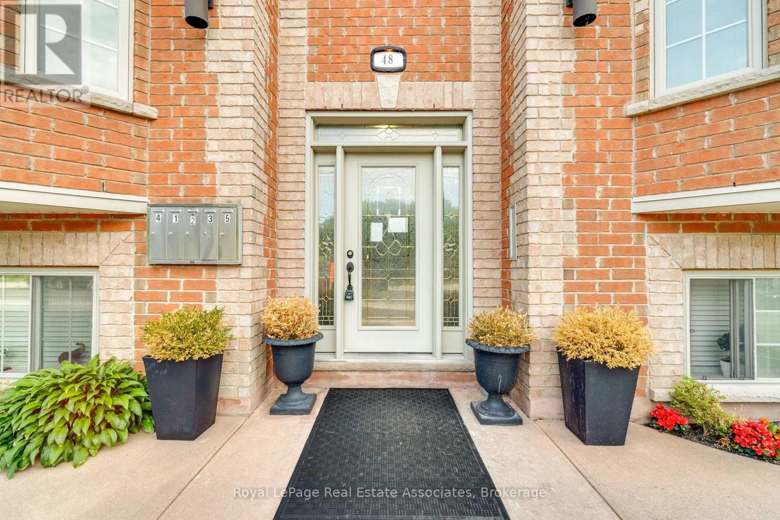 1 - 48 Mississauga Road N, Mississauga, Ontario  L5H 2H8 - Photo 3 - W13485108