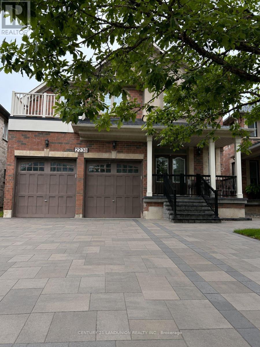 2238 Gladacres Lane, Oakville, Ontario  L6M 0G3 - Photo 3 - W13485116