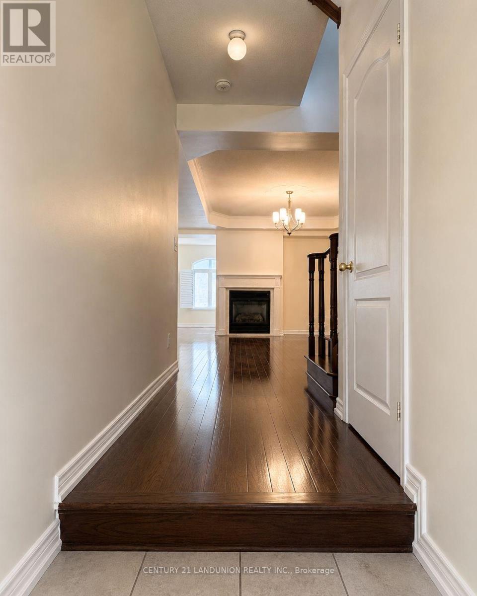 2238 Gladacres Lane, Oakville, Ontario  L6M 0G3 - Photo 5 - W13485116