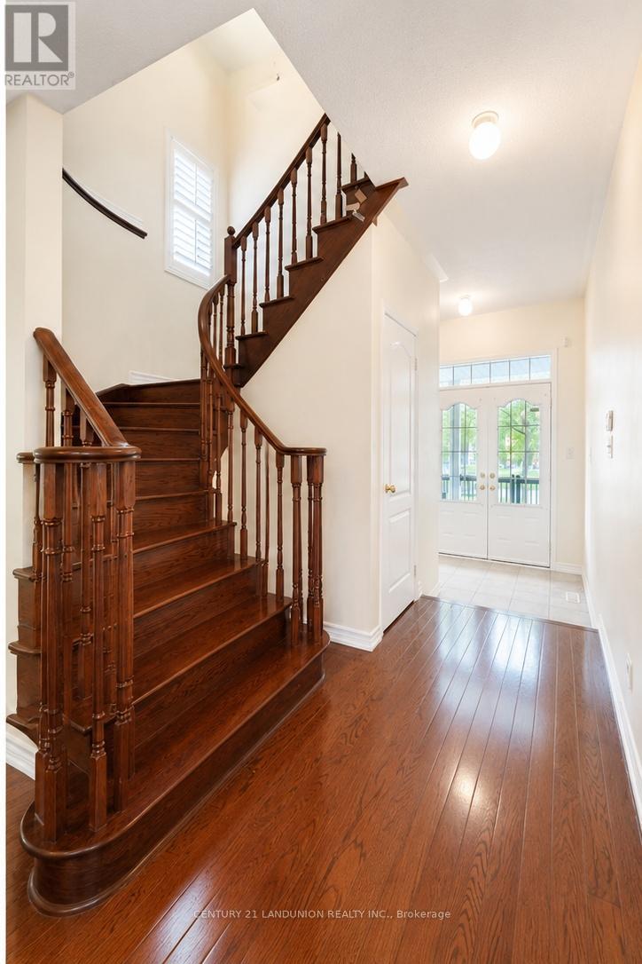 2238 Gladacres Lane, Oakville, Ontario  L6M 0G3 - Photo 7 - W13485116