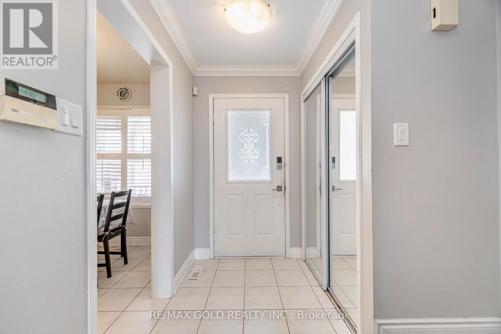 5352 Bushelgrove Circle, Mississauga, Ontario  L5M 6B8 - Photo 4 - W13485140
