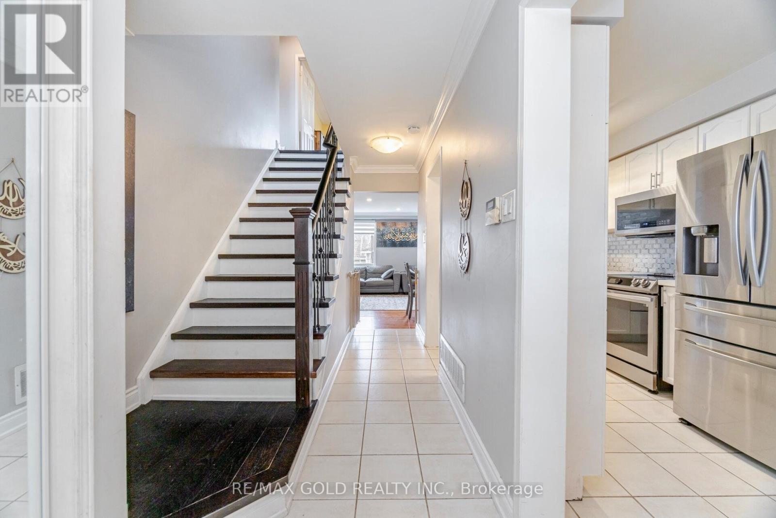 5352 Bushelgrove Circle, Mississauga, Ontario  L5M 6B8 - Photo 5 - W13485140