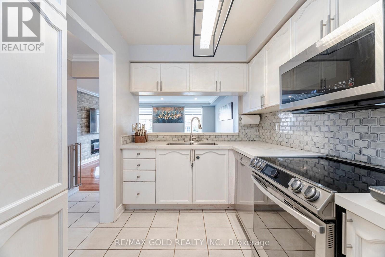 5352 Bushelgrove Circle, Mississauga, Ontario  L5M 6B8 - Photo 6 - W13485140