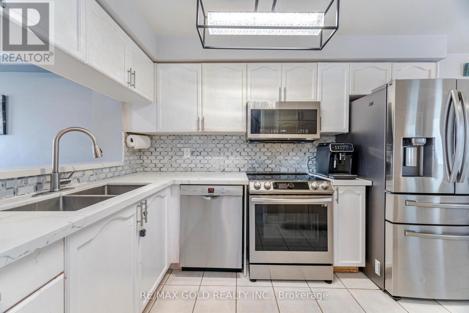 5352 Bushelgrove Circle, Mississauga, Ontario  L5M 6B8 - Photo 7 - W13485140