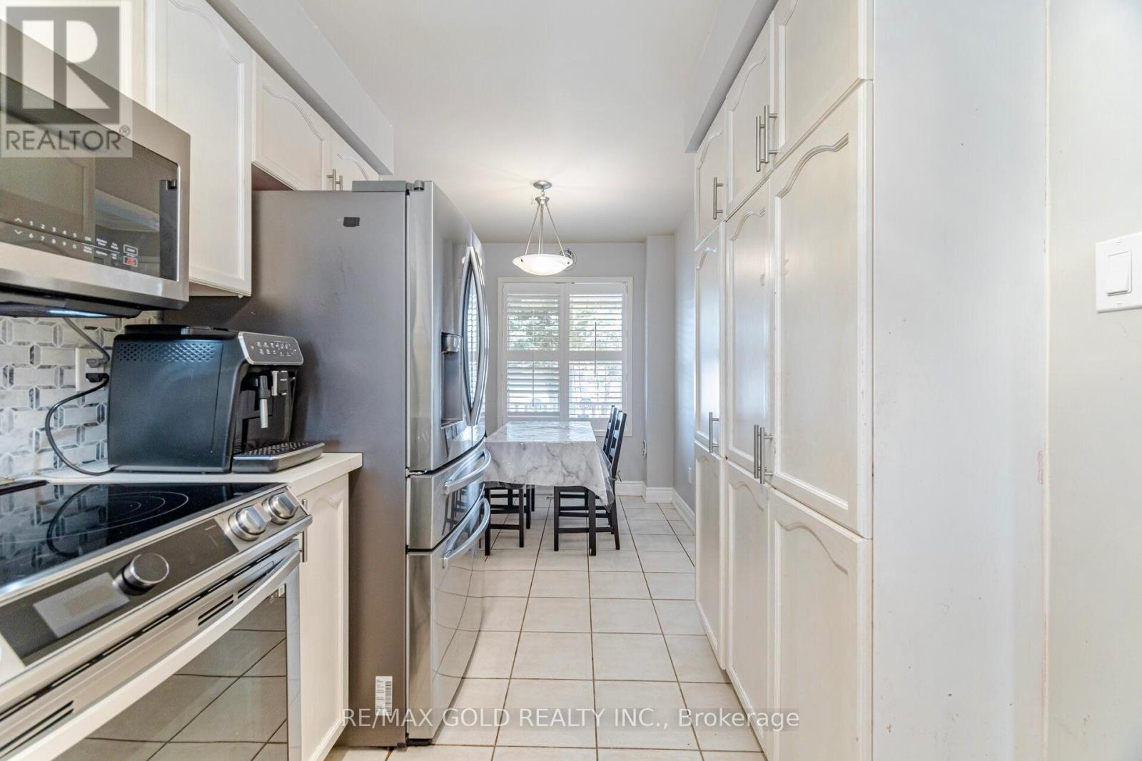 5352 Bushelgrove Circle, Mississauga, Ontario  L5M 6B8 - Photo 8 - W13485140