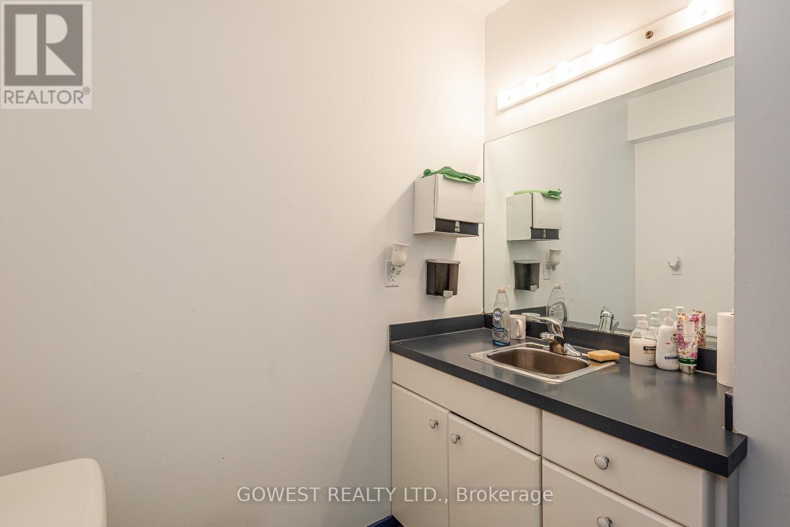 2 &3 Floor - 141 Roncesvalles Avenue, Toronto, Ontario  M6R 2L2 - Photo 11 - W13485156