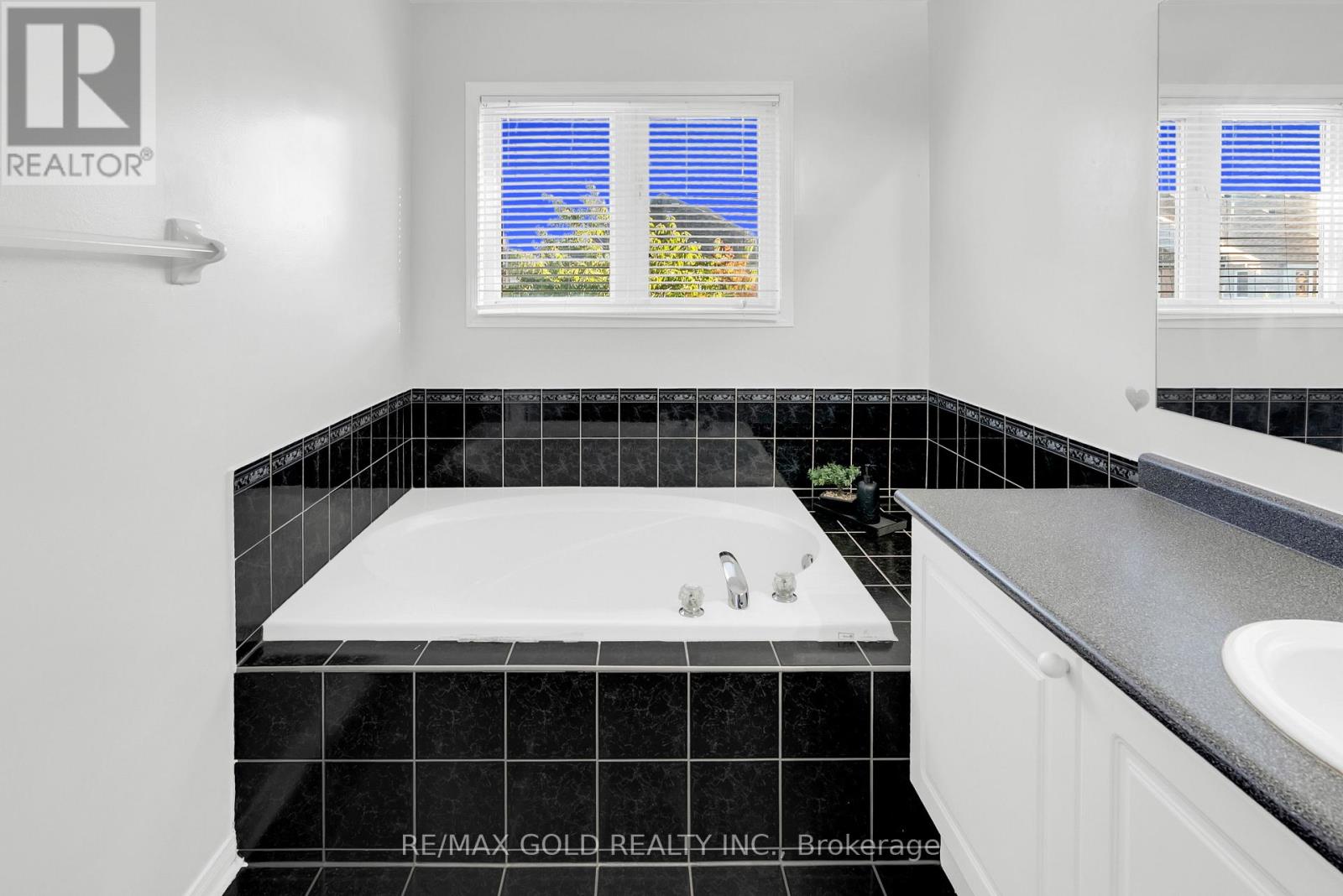 5872 Yachtsman Crossing Boulevard, Mississauga, Ontario  L5M 6P1 - Photo 24 - W13485166