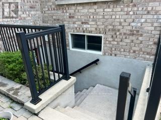 975 Fredonia Drive, Mississauga, Ontario  L5C 2W5 - Photo 11 - W13485196