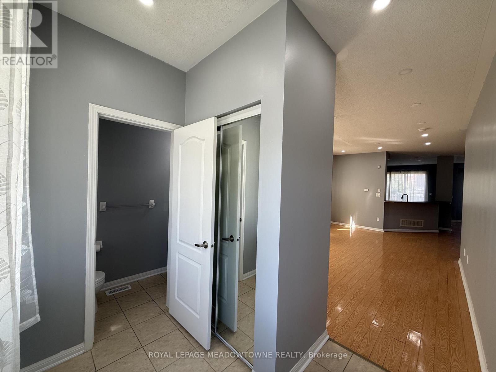 45 Bleasdale Avenue, Brampton, Ontario  L7A 0P6 - Photo 2 - W13485210