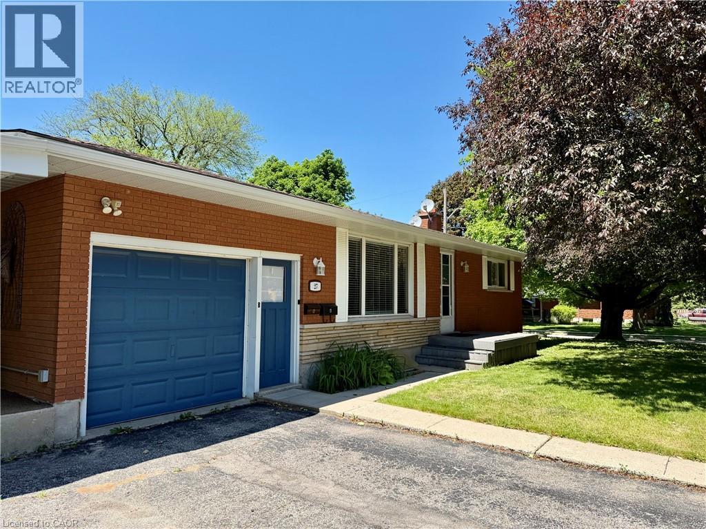 27 Elizabeth Street, Cambridge, Ontario  N3C 2T2 - Photo 2 - 40842805