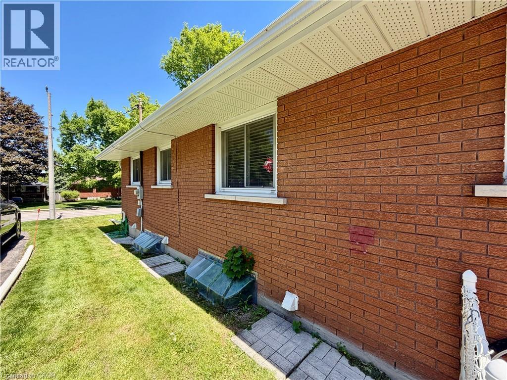 27 Elizabeth Street, Cambridge, Ontario  N3C 2T2 - Photo 8 - 40842805