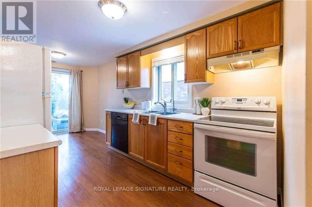 426 Downsview Place, Waterloo, Ontario  N2K 3T9 - Photo 4 - X13485138