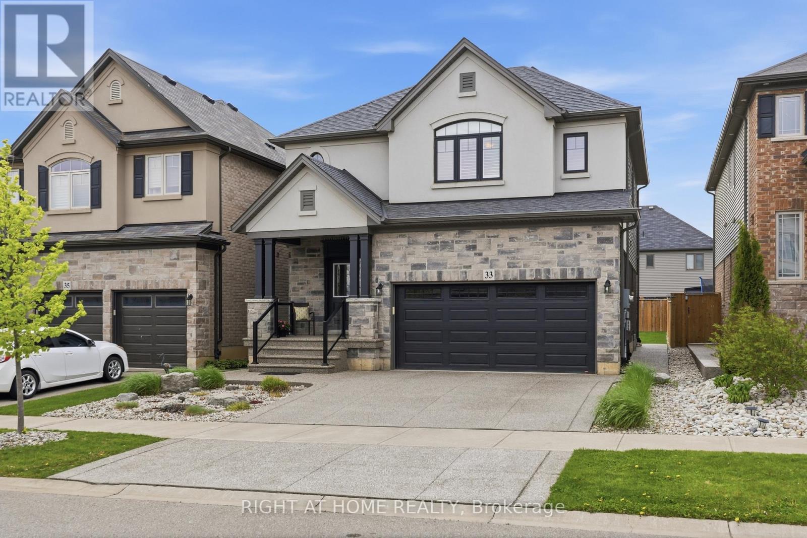 33 VIC CHAMBERS PLACE, Brant, Ontario