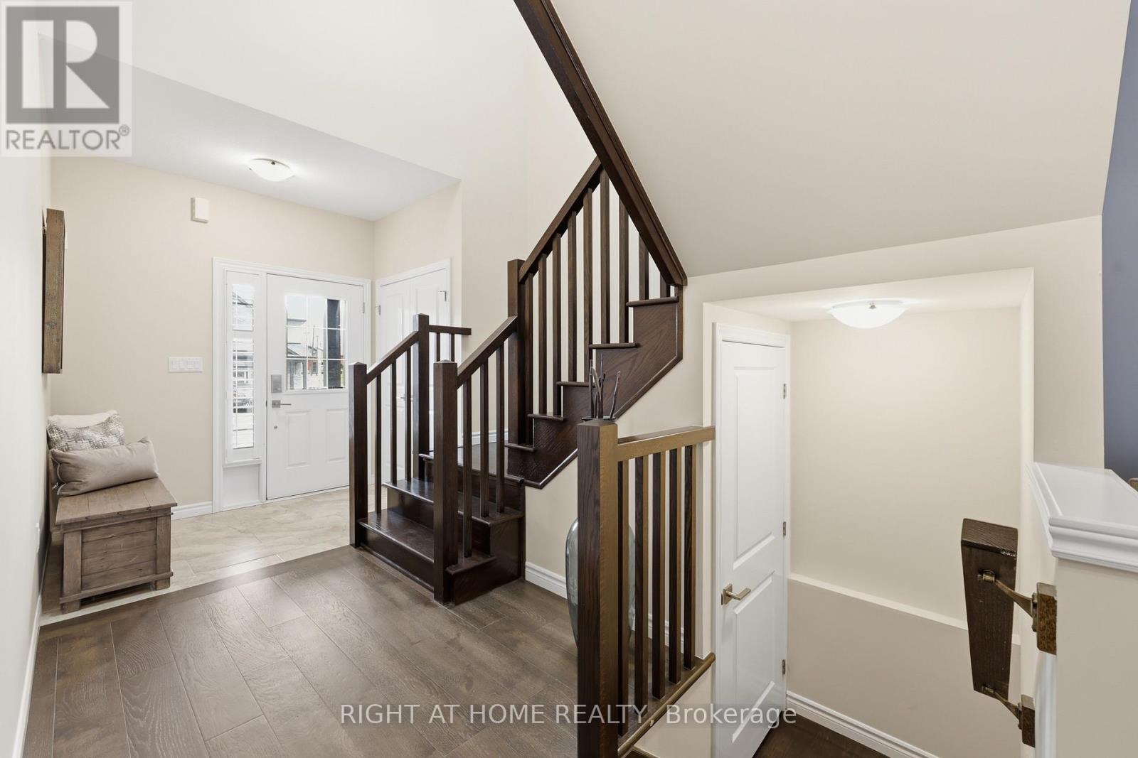 33 Vic Chambers Place, Brant, Ontario  N3L 0E6 - Photo 4 - X13485256