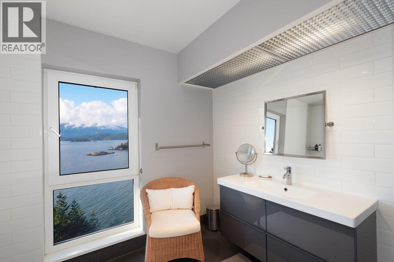 1670 Whitesails Drive, Bowen Island, British Columbia  V0N 1G2 - Photo 18 - R3102623