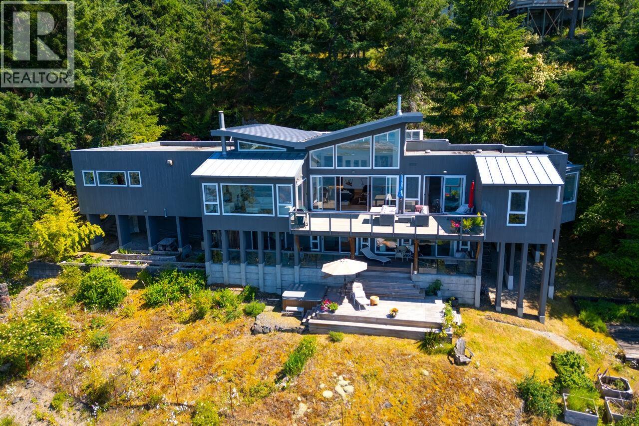 1670 WHITESAILS DRIVE, Bowen Island, British Columbia