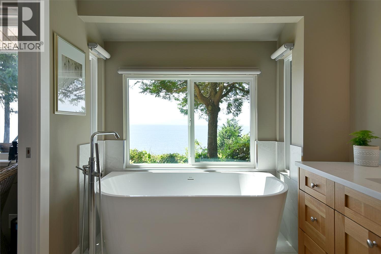 7647 Eureka Place, Halfmoon Bay, British Columbia  V7Z 1A1 - Photo 28 - R3139554