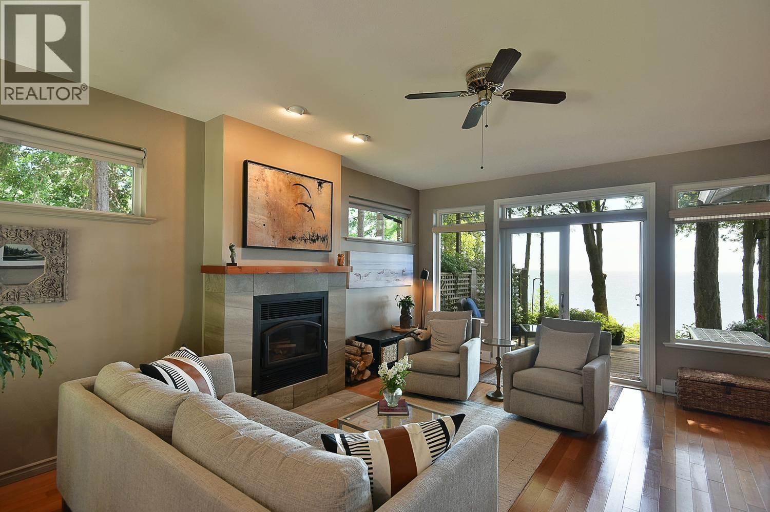 7647 Eureka Place, Halfmoon Bay, British Columbia  V7Z 1A1 - Photo 4 - R3139554