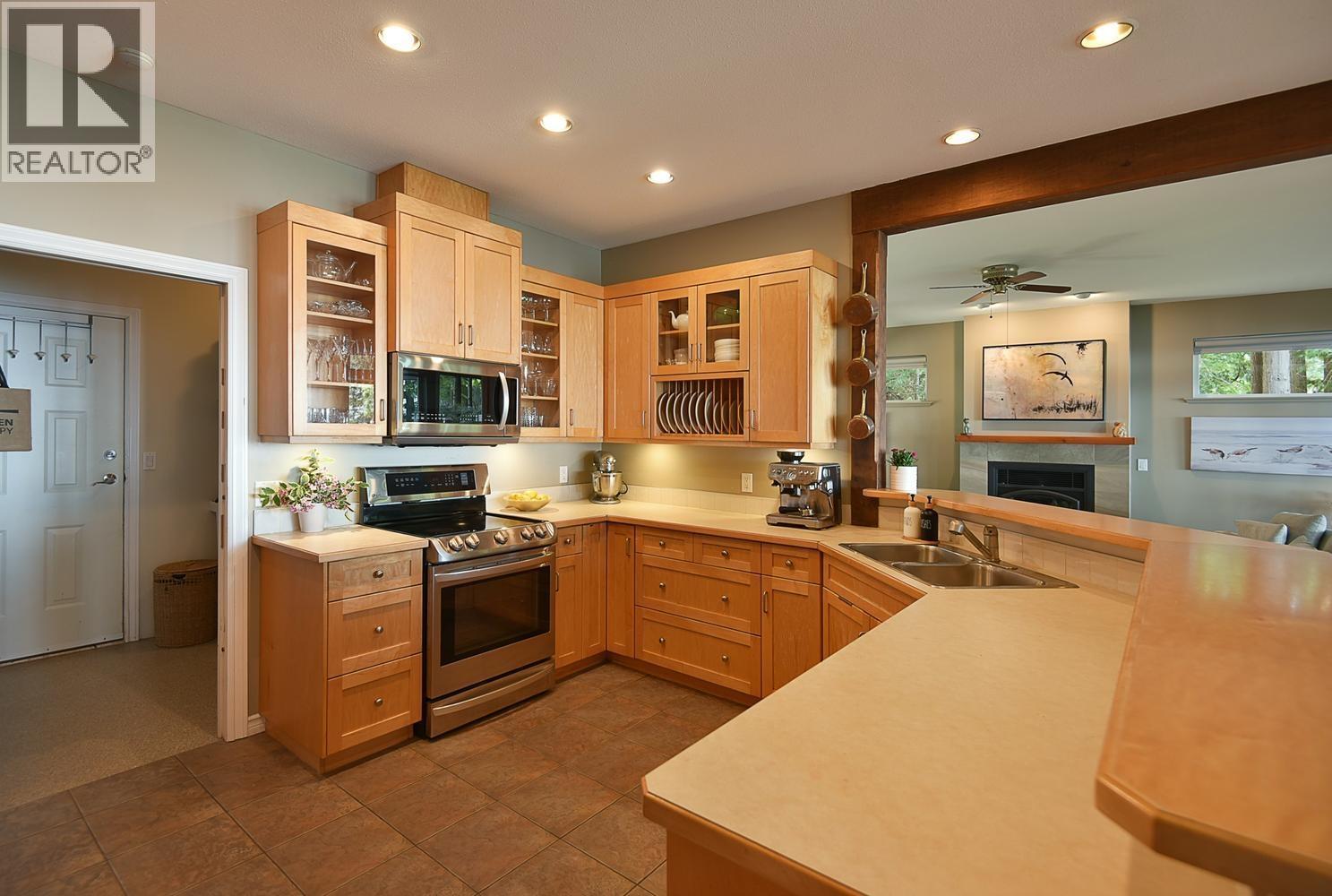 7647 Eureka Place, Halfmoon Bay, British Columbia  V7Z 1A1 - Photo 6 - R3139554