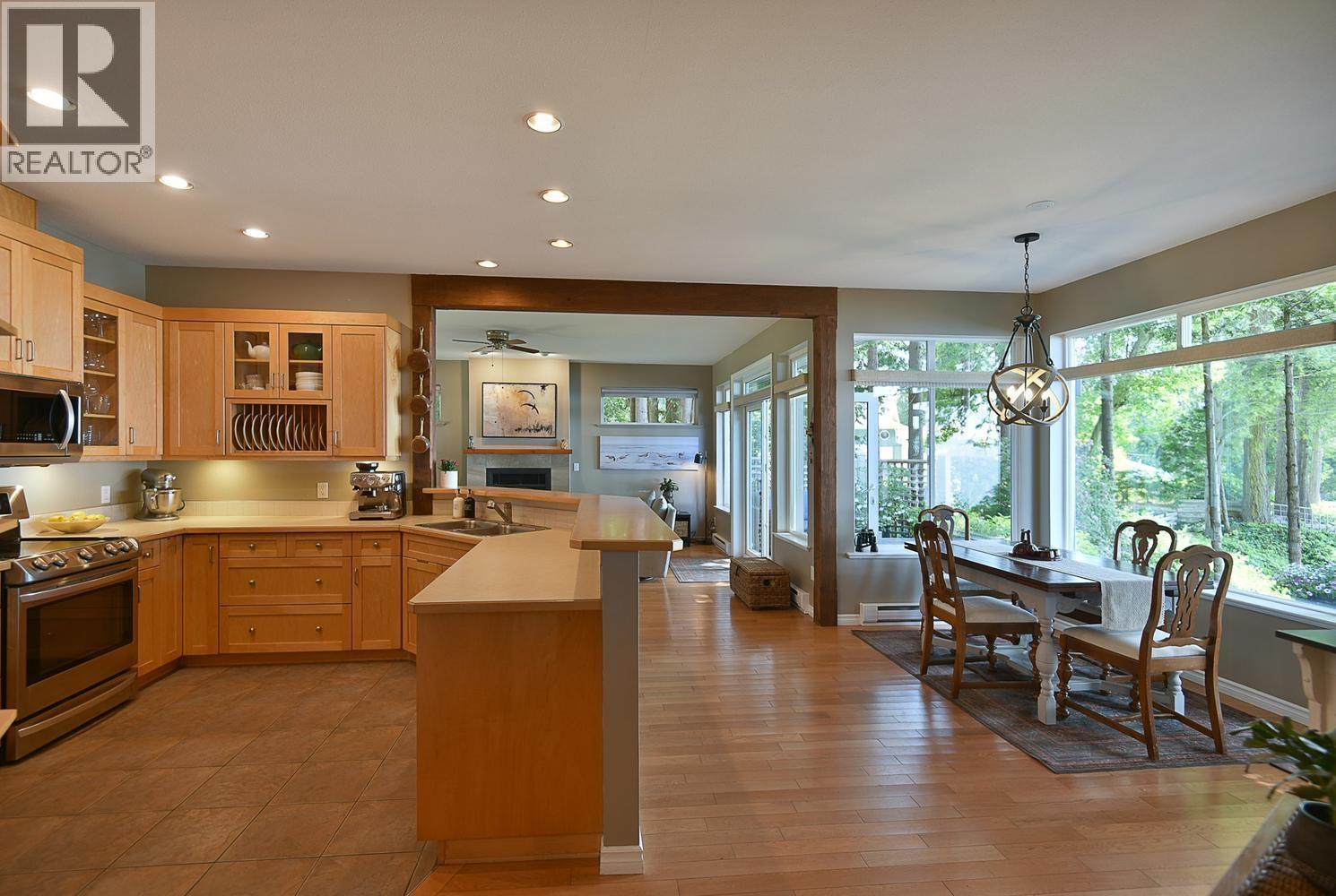 7647 Eureka Place, Halfmoon Bay, British Columbia  V7Z 1A1 - Photo 7 - R3139554