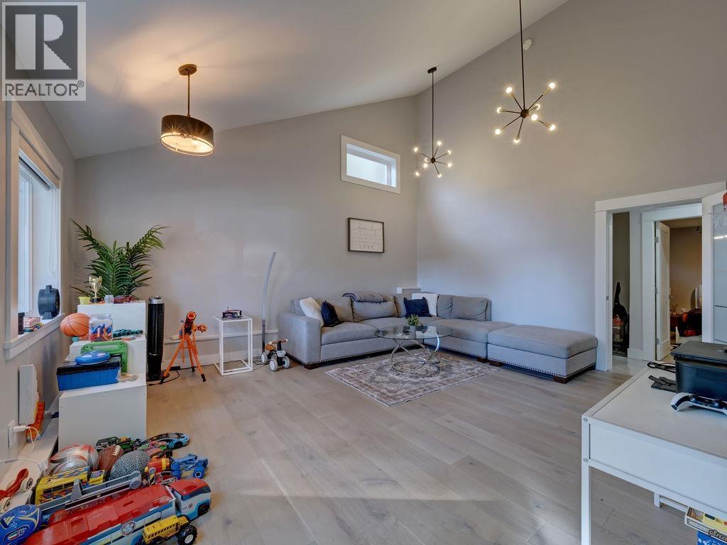 9168 Sunshine Coast Highway, Halfmoon Bay, British Columbia  V7Z 1E9 - Photo 15 - R3139577