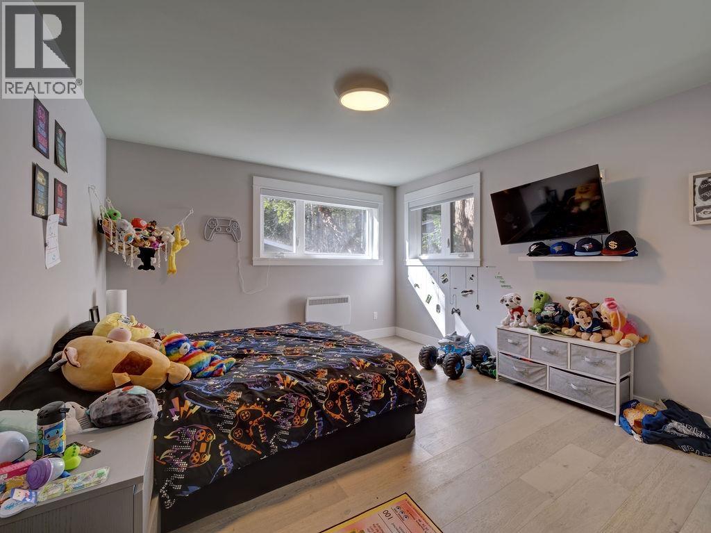 9168 Sunshine Coast Highway, Halfmoon Bay, British Columbia  V7Z 1E9 - Photo 23 - R3139577