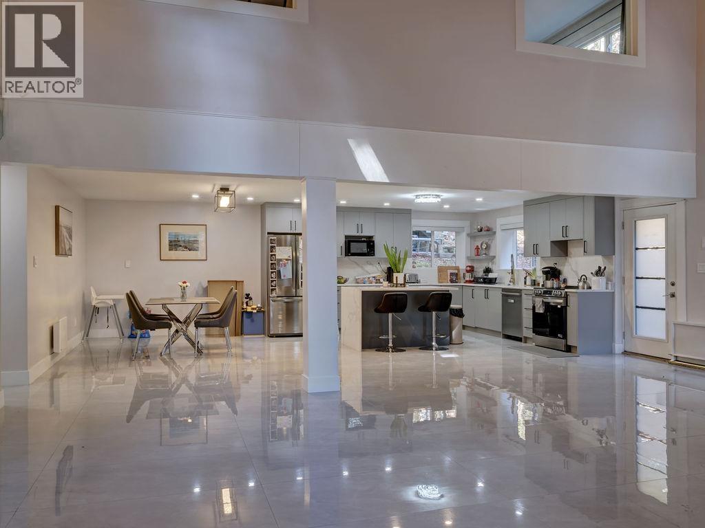 9168 Sunshine Coast Highway, Halfmoon Bay, British Columbia  V7Z 1E9 - Photo 8 - R3139577