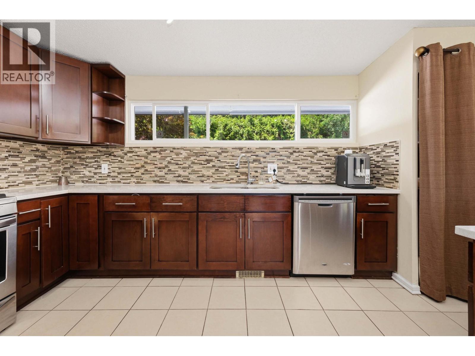 693 Plymouth Drive, North Vancouver, British Columbia  V7H 2H5 - Photo 10 - R3139578