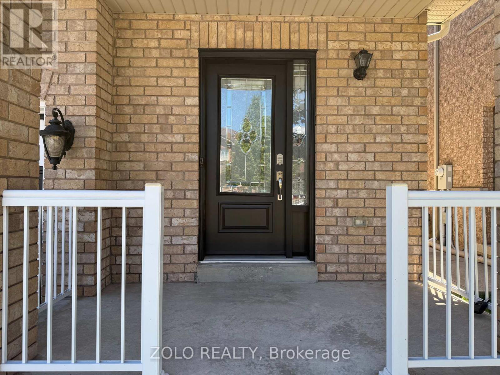 37 Sewells Lane S, Brampton, Ontario  L7A 2Z9 - Photo 2 - W13465356