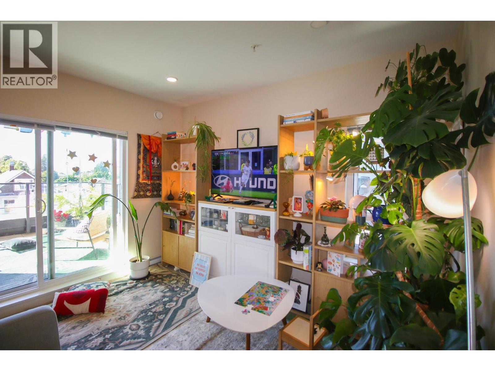 303 4882 Slocan Street, Vancouver, British Columbia  V5R 2A3 - Photo 3 - R3139259