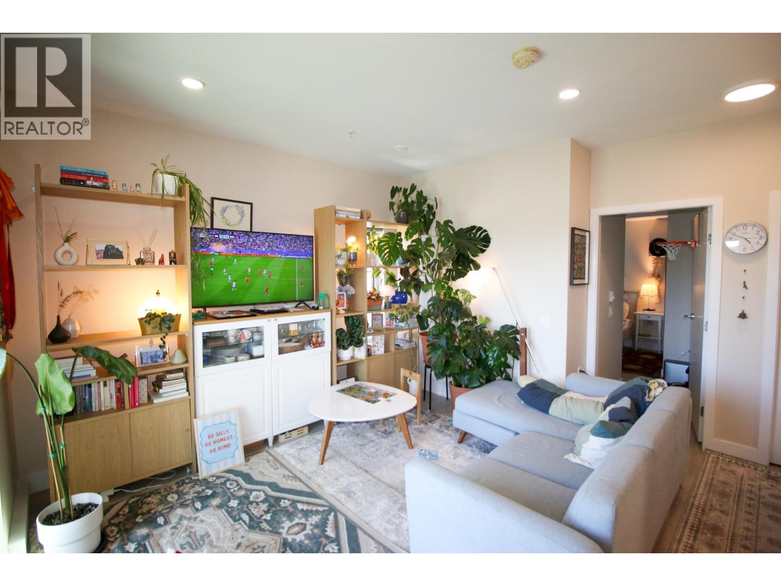 303 4882 Slocan Street, Vancouver, British Columbia  V5R 2A3 - Photo 2 - R3139259