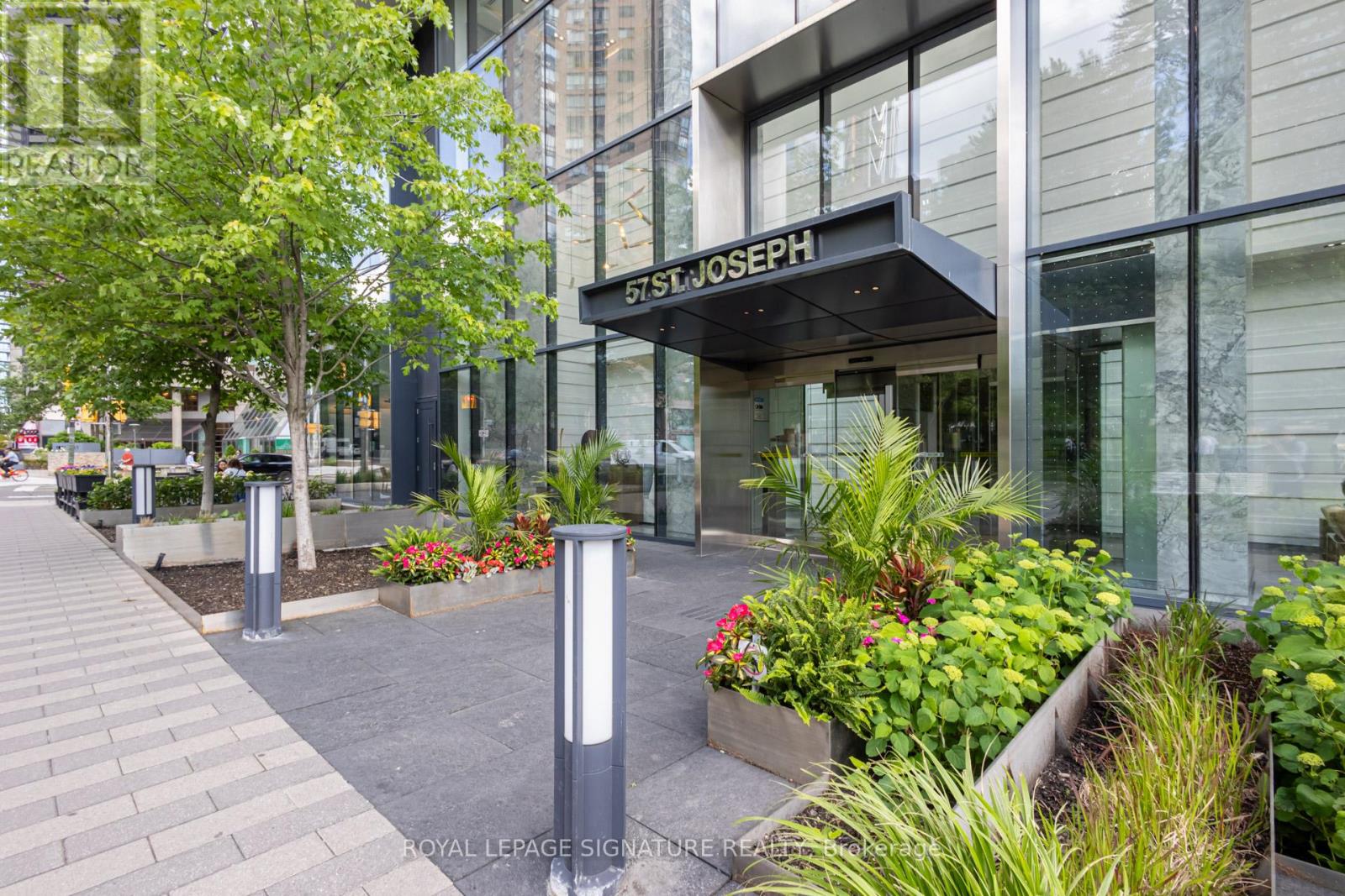 1320 - 57 St Joseph Street, Toronto, Ontario  M5S 0C5 - Photo 2 - C13239672