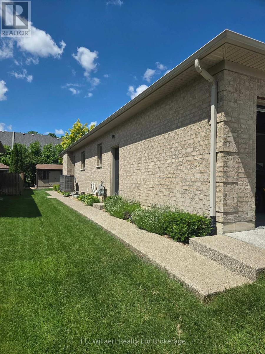 50 Wood Haven Drive, Tillsonburg, Ontario  N4G 0A5 - Photo 3 - X13485490