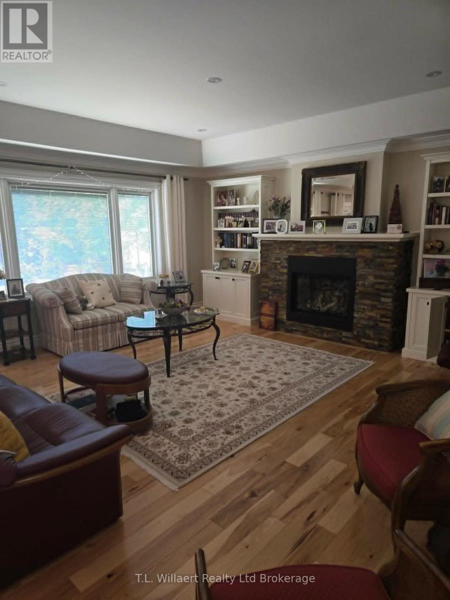 50 Wood Haven Drive, Tillsonburg, Ontario  N4G 0A5 - Photo 4 - X13485490