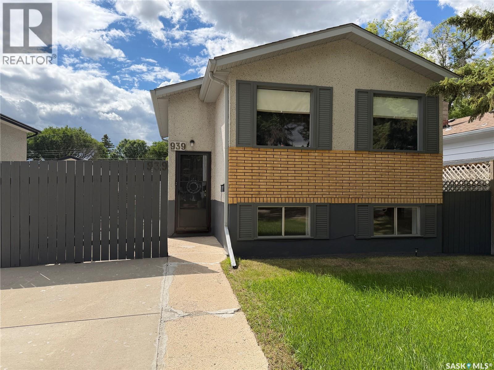 939 J AVENUE N, Saskatoon, Saskatchewan