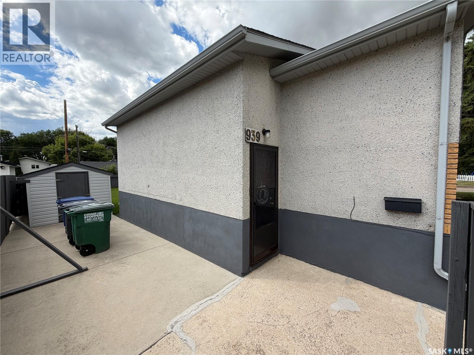 939 J Avenue N, Saskatoon, Saskatchewan  S7L 2L1 - Photo 2 - SK040478
