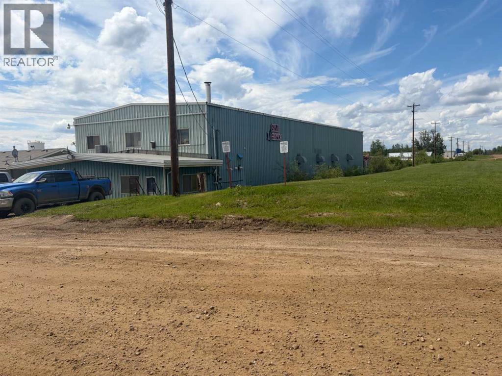 300 1B Avenue, fox creek, Alberta