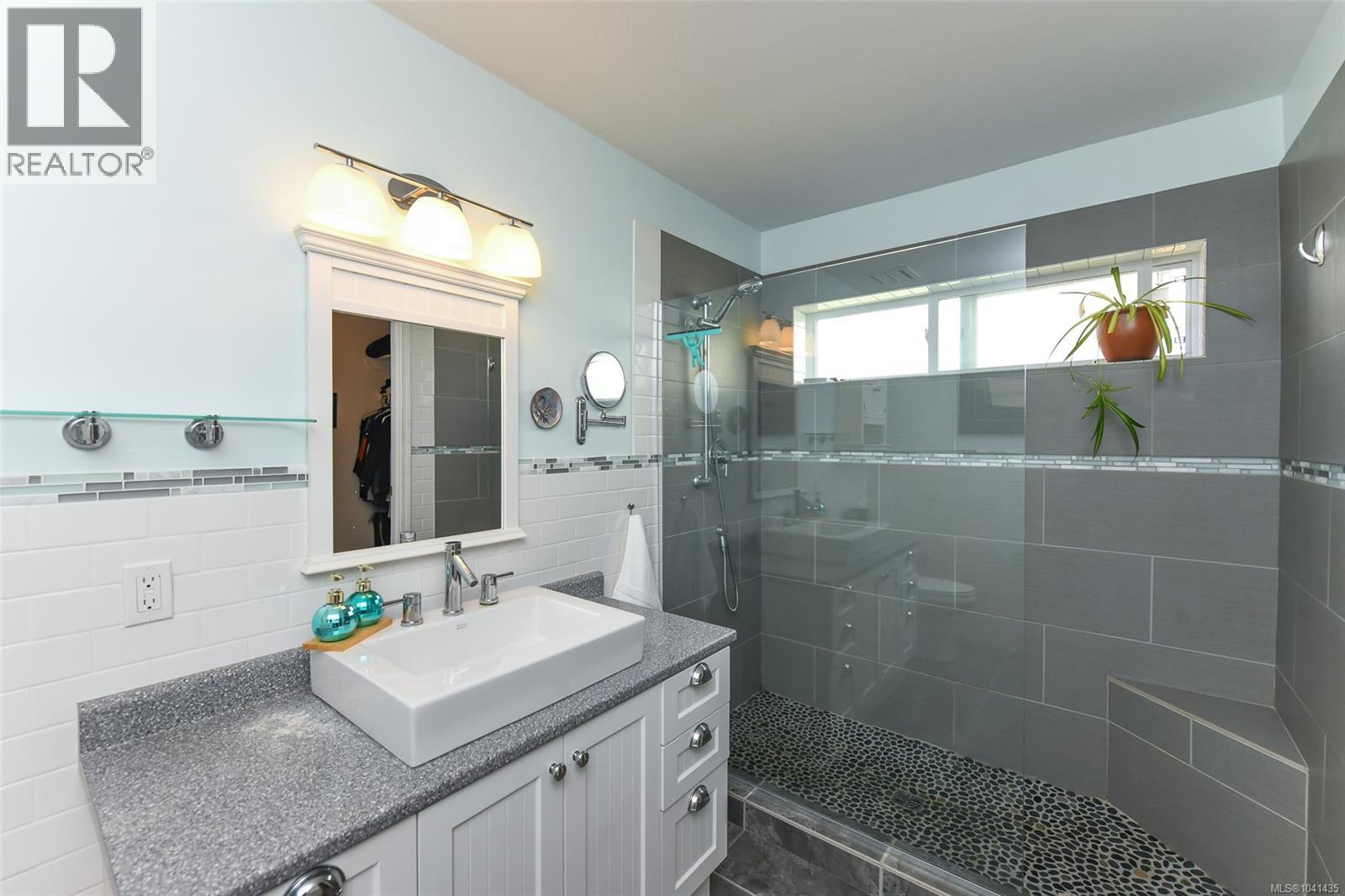205 2250 Manor Pl, Comox, British Columbia  V9M 1C5 - Photo 33 - 1041435