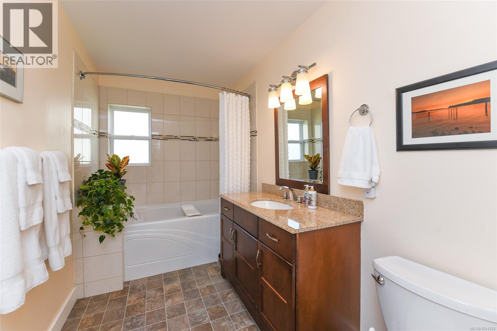 205 2250 Manor Pl, Comox, British Columbia  V9M 1C5 - Photo 37 - 1041435