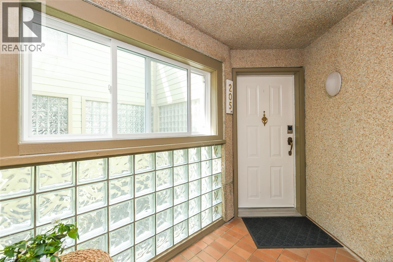 205 2250 Manor Pl, Comox, British Columbia  V9M 1C5 - Photo 6 - 1041435