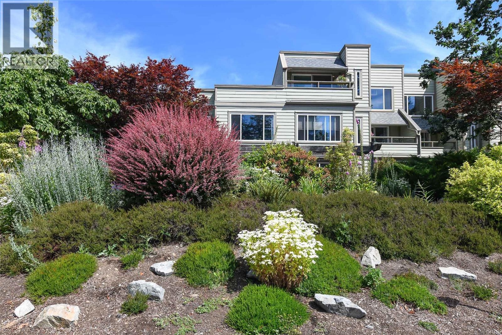 205 2250 Manor Pl, Comox, British Columbia