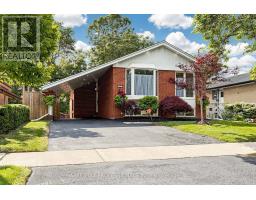 17 BARWELL CRESCENT, Toronto, Ontario